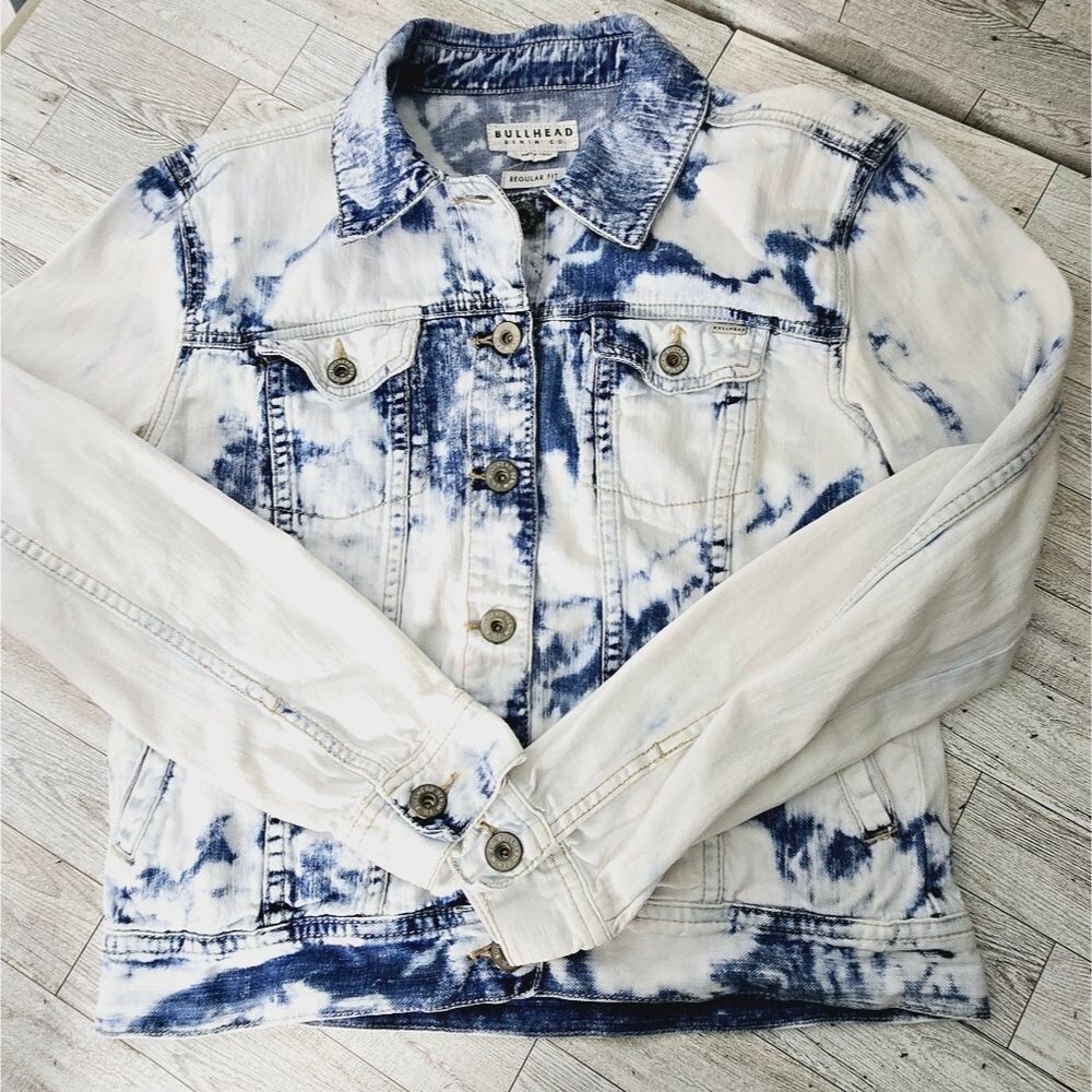 Bullhead Acid Washed Denim Jean Jacket with Stand-Up Collar and Long Sleeves